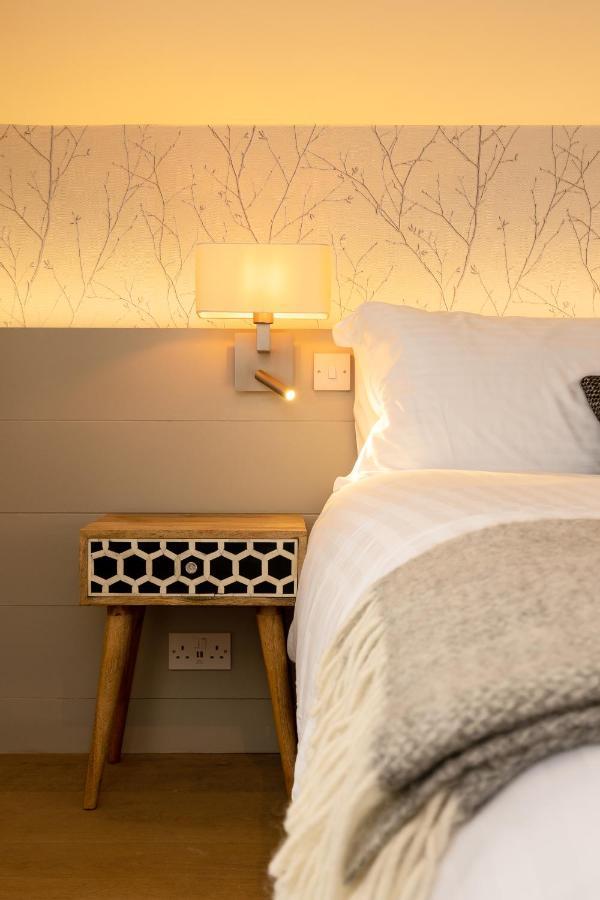 The Roost On Rock Road Hotel Barry Kültér fotó
